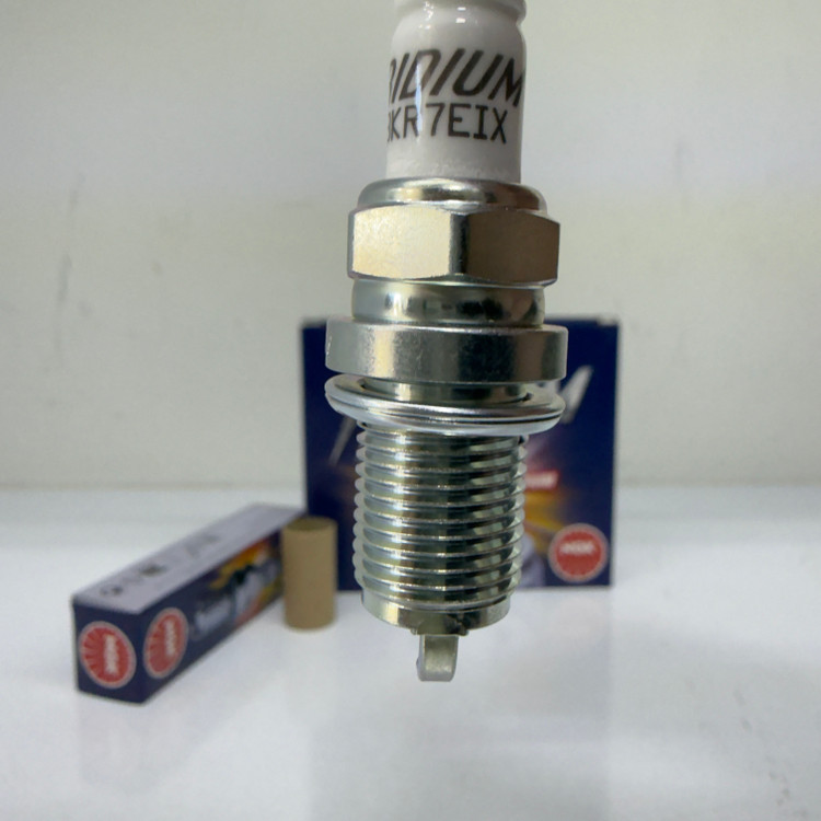 شمع NGK کد 7 پایه کوتاه 2667 اورجینال (کد سرد)